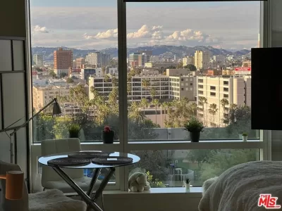 Condo for Sale in Los Angeles, CA