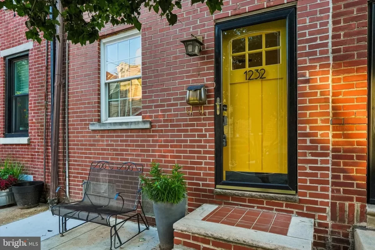 3BR Townhouse for Sale in Philadelphia, PA