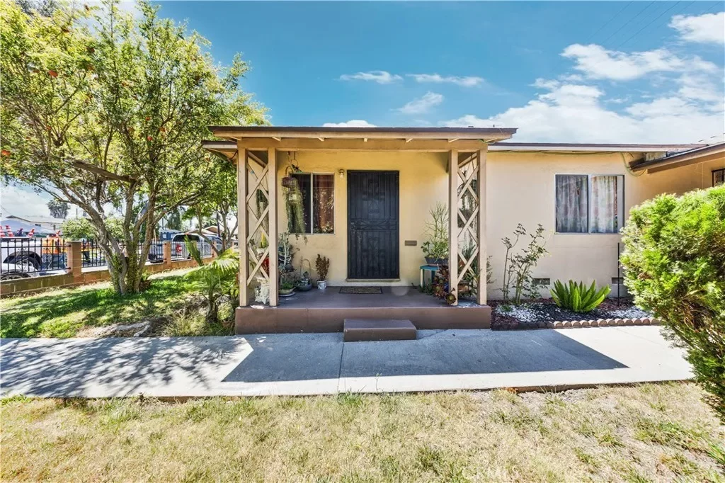 4BR Multi-Family for Sale in Huntington Park, CA