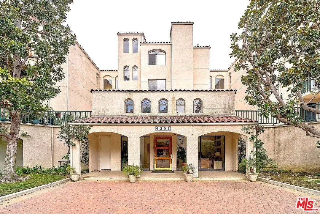2BR Condo for Sale in Los Angeles, CA