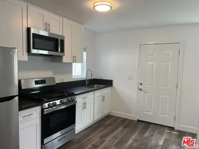 2BR Townhouse for Rent in Los Angeles, CA