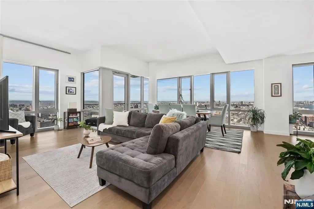 2BR Condo for Sale in Jersey City, NJ