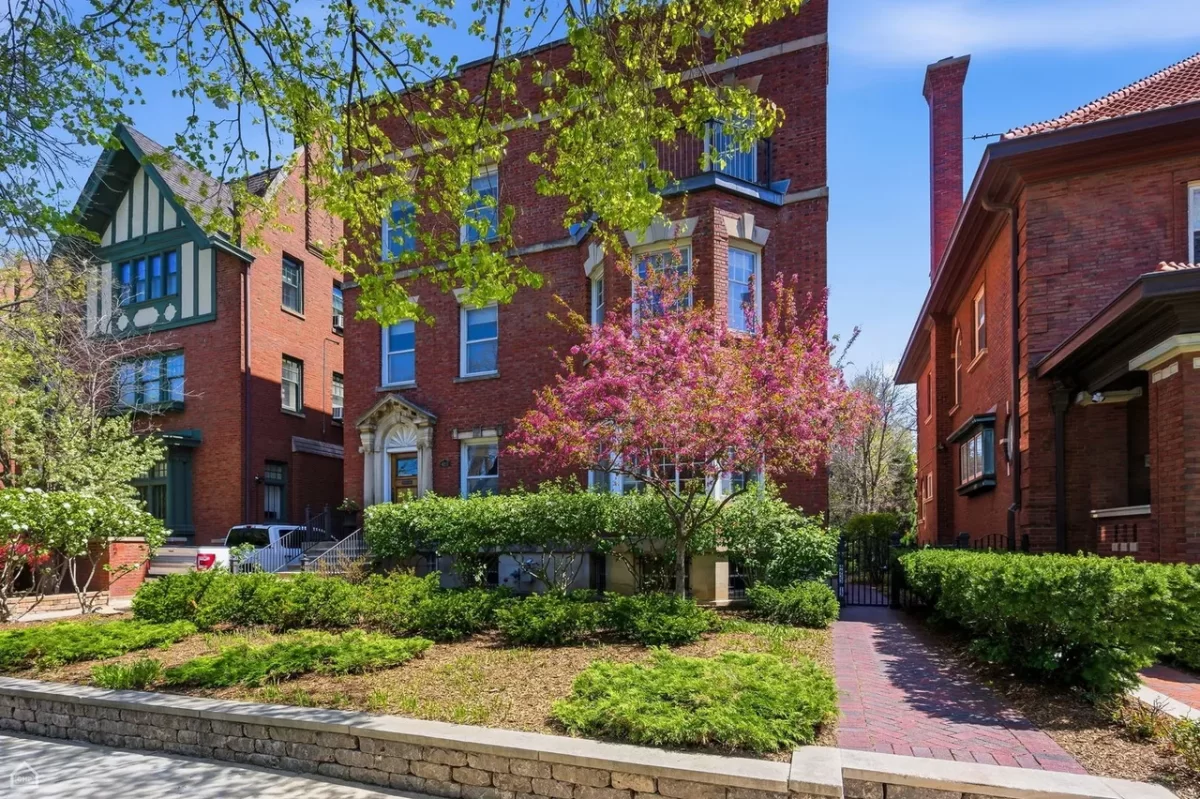 7BR House for Sale in Chicago, IL