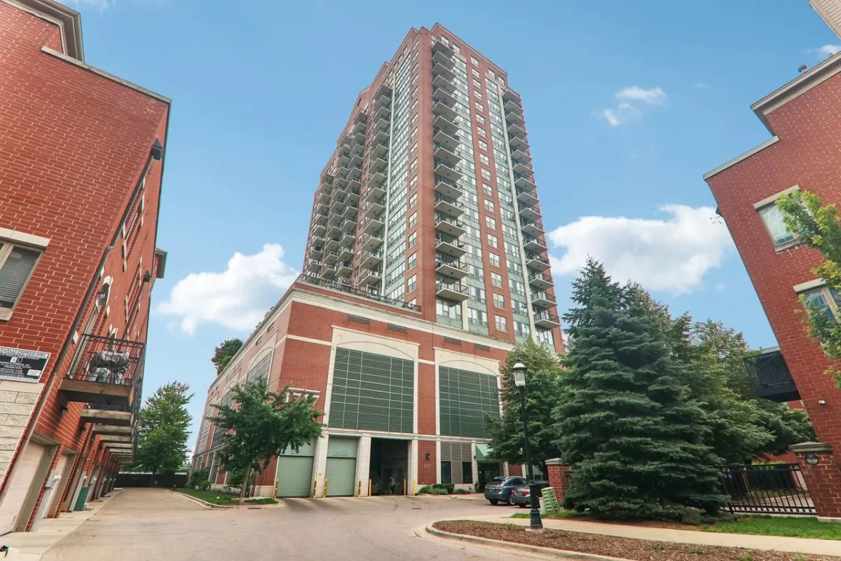 2BR Condo for Sale in Chicago, IL