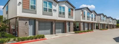 3BR Townhouse for Rent in Dallas, TX