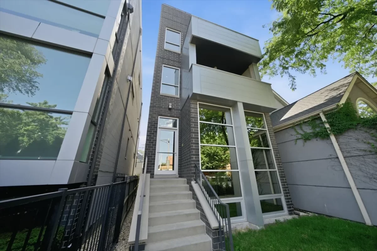 3BR Condo for Sale in Chicago, IL