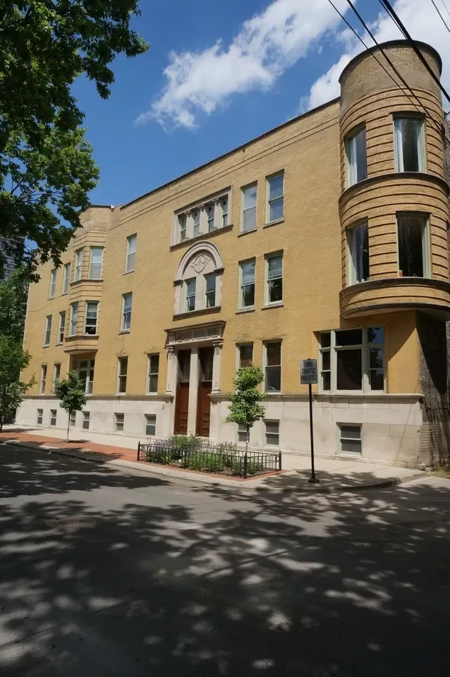 2BR Apartment for Rent in Chicago, IL