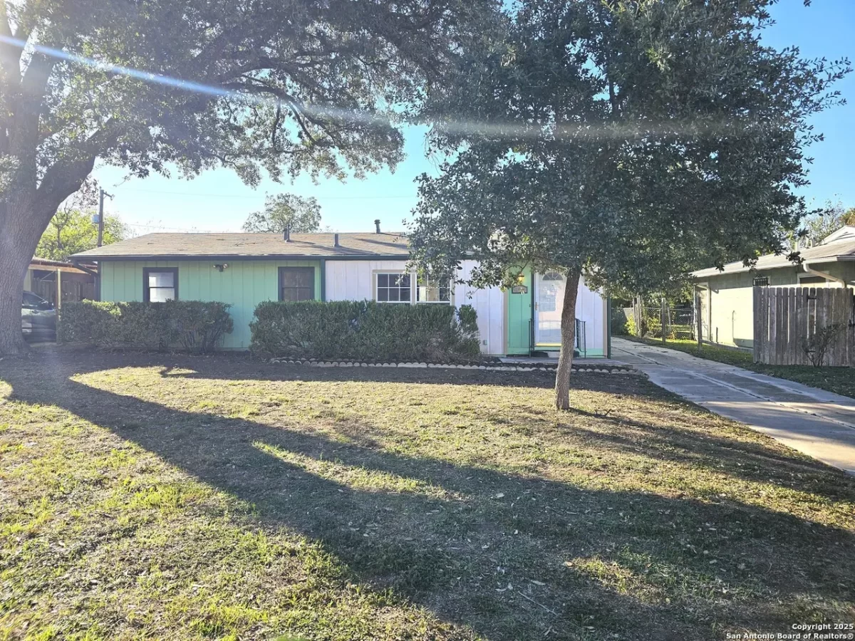 2BR House for Sale in San Antonio, TX