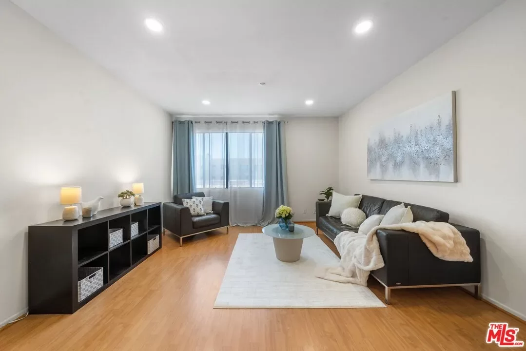 2BR Condo for Sale in Los Angeles, CA