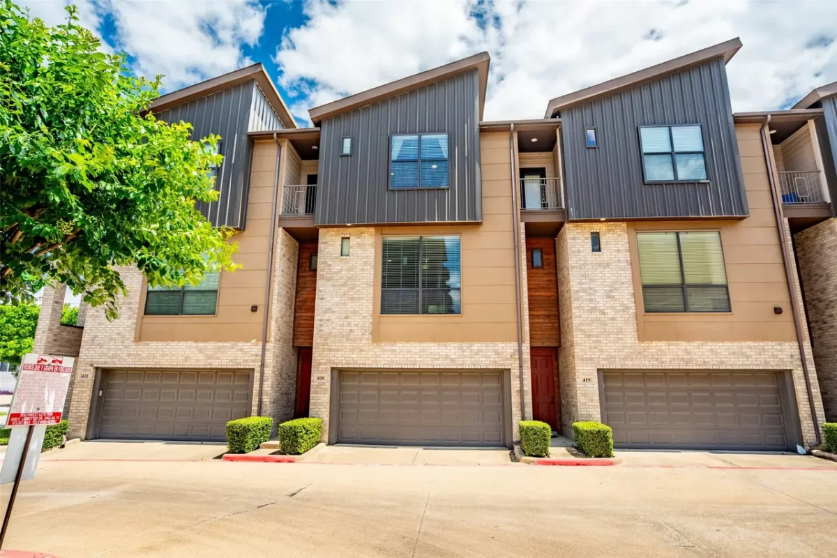 2BR Townhouse for Sale in Dallas, TX