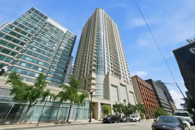 2BR Condo for Sale in Chicago, IL
