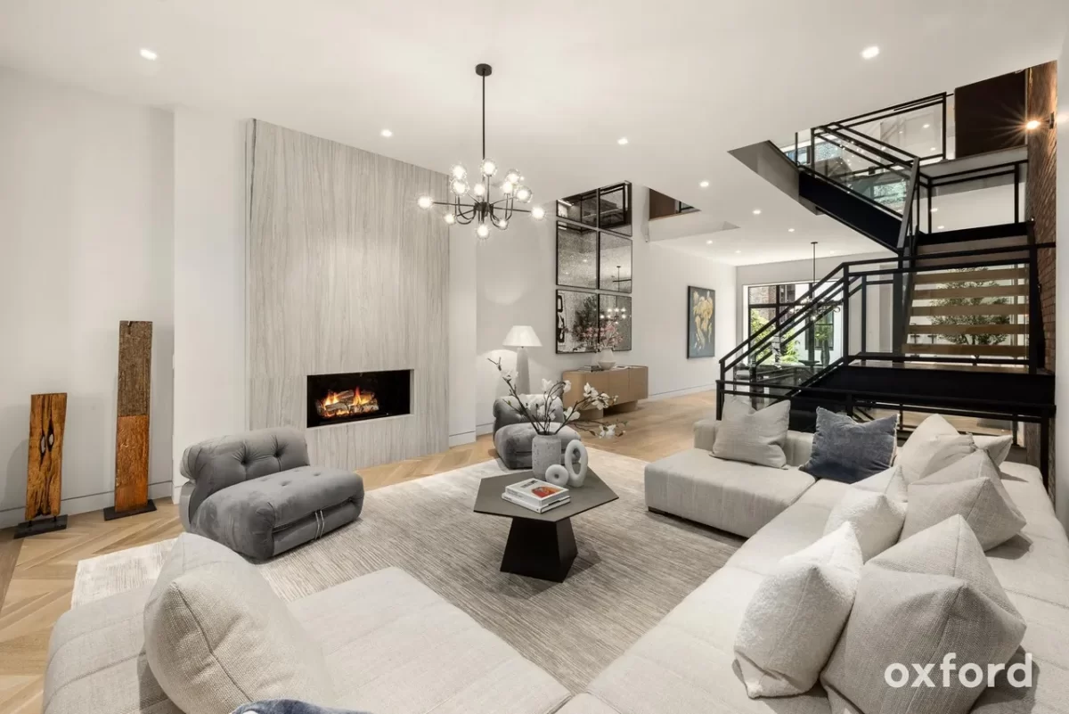 8BR Townhouse for Sale in New York, NY