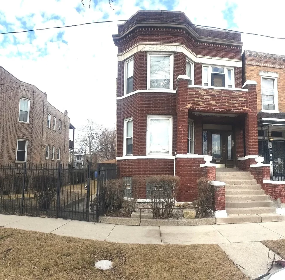 5BR Multi-Family for Sale in Chicago, IL