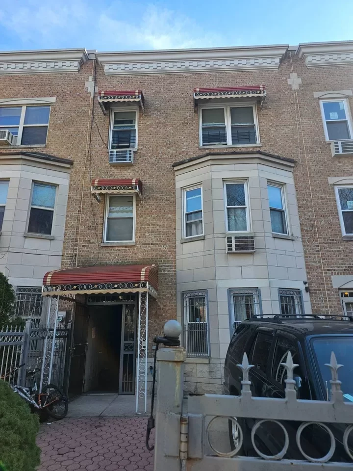 6BR House for Sale in Brooklyn, NY