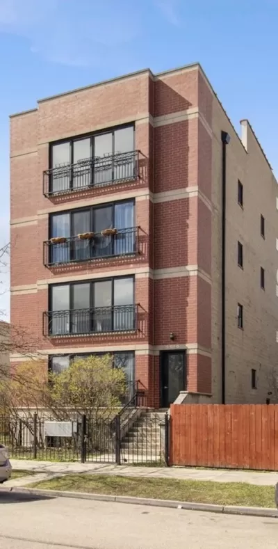 2BR Condo for Sale in Chicago, IL