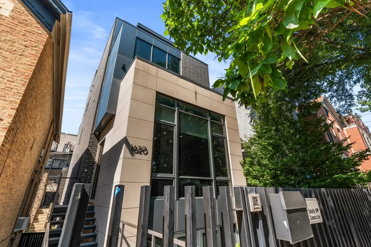 6BR House for Sale in Chicago, IL