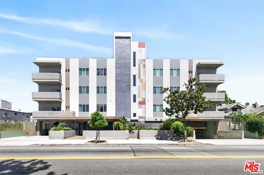 3BR Condo for Sale in Los Angeles, CA