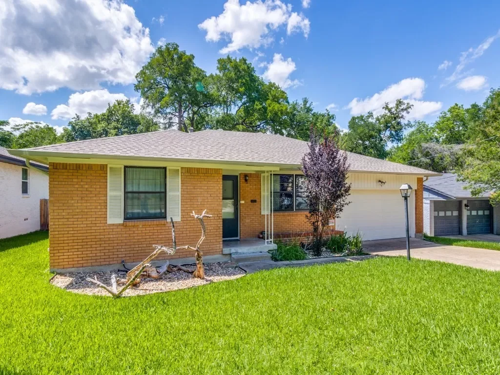 2BR House for Sale in Dallas, TX