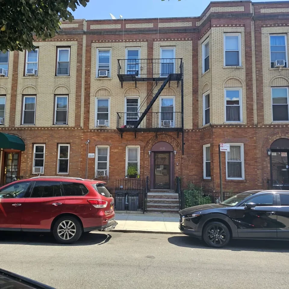32BR House for Sale in Woodside, NY