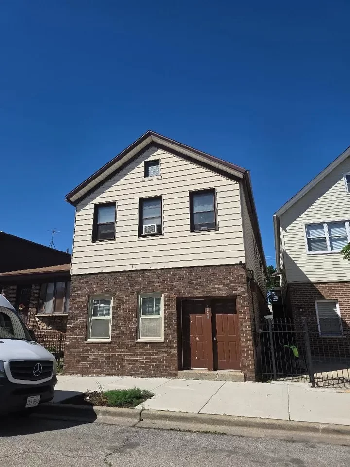 7BR Multi-Family for Sale in Chicago, IL