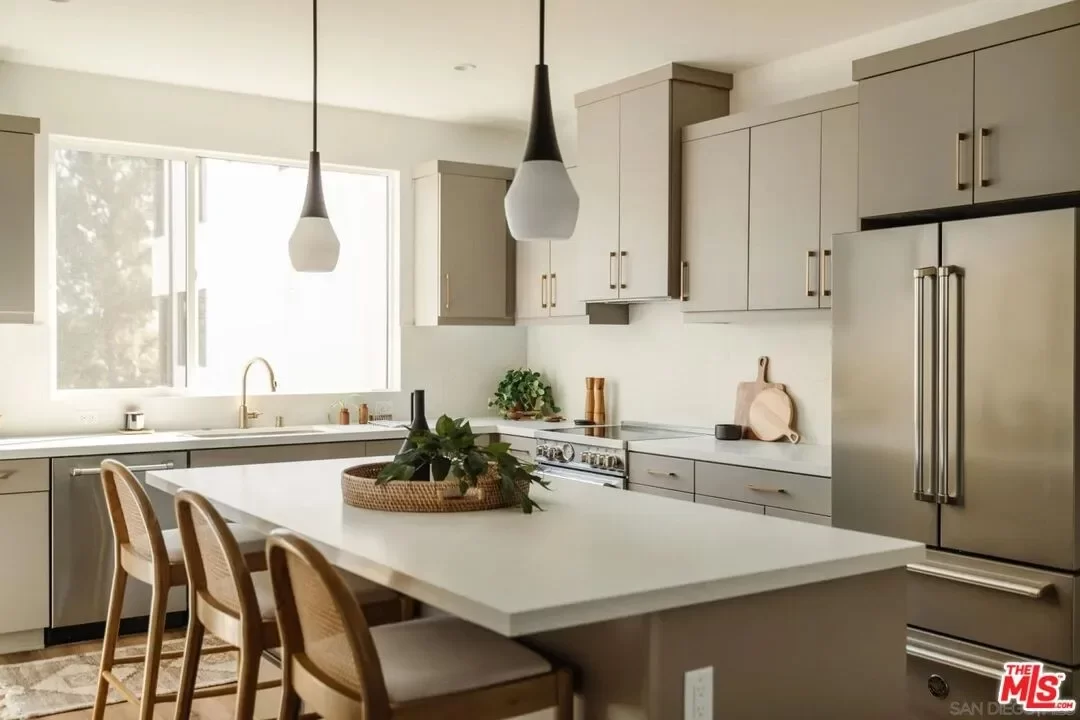 2BR House for Sale in Los Angeles, CA