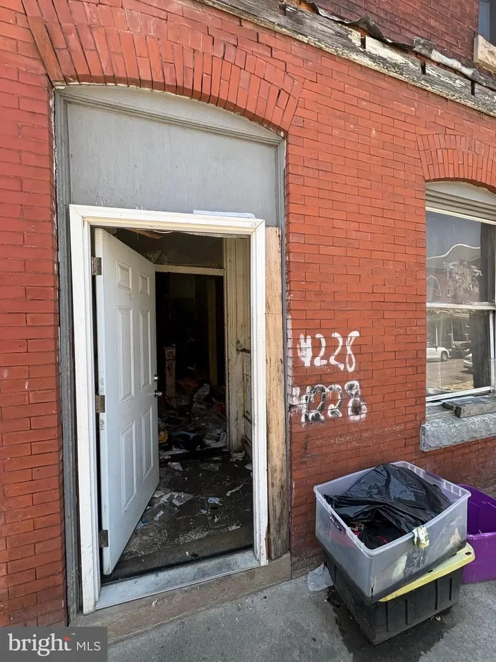 5BR Townhouse for Sale in Philadelphia, PA