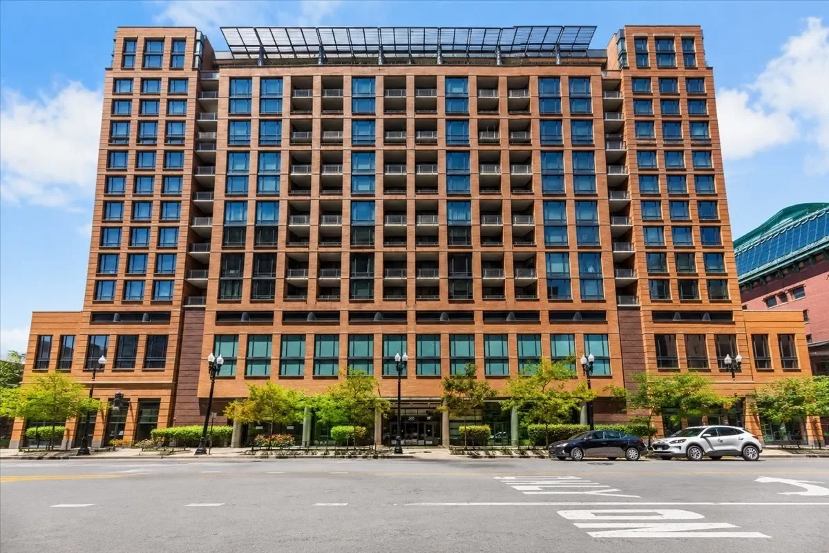 2BR Condo for Sale in Chicago, IL