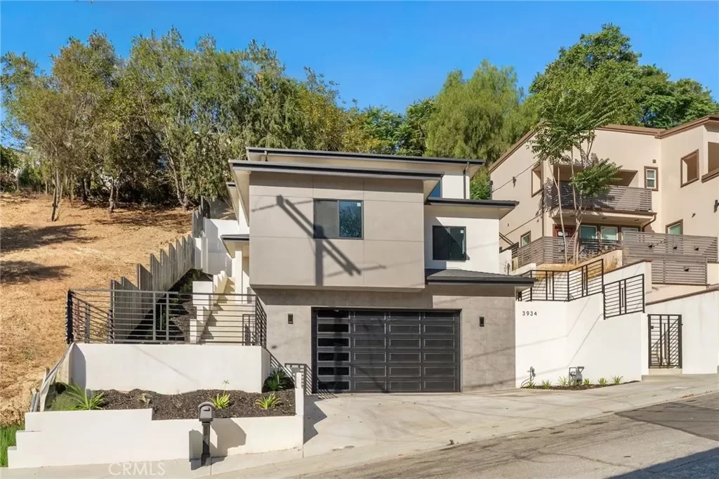 5BR House for Sale in Los Angeles, CA