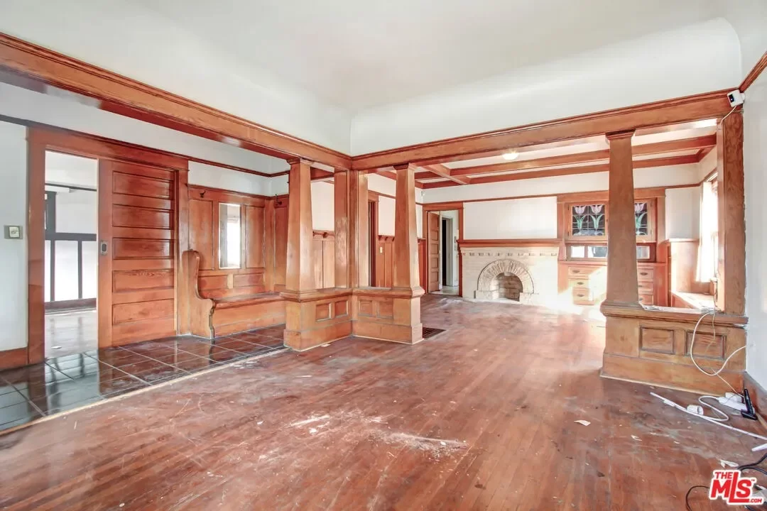 4BR House for Sale in Los Angeles, CA