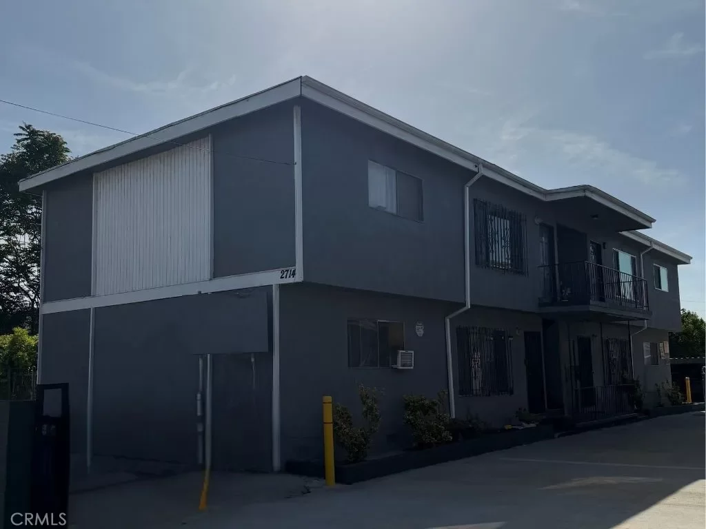 8BR Multi-Family for Sale in Los Angeles, CA