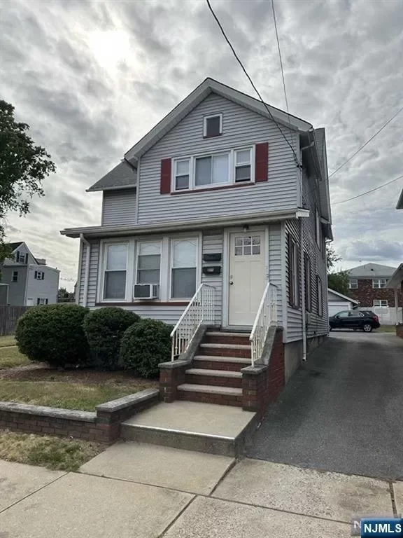 2BR Multi-Family for Rent in Lyndhurst, NJ