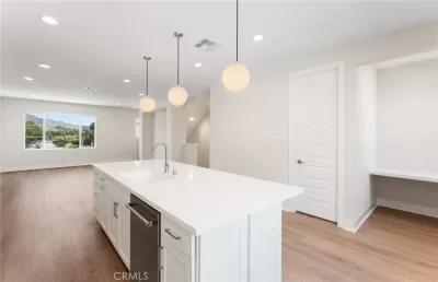 4BR Townhouse for Sale in Burbank, CA