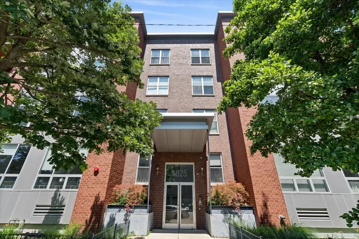 2BR Condo for Sale in Chicago, IL