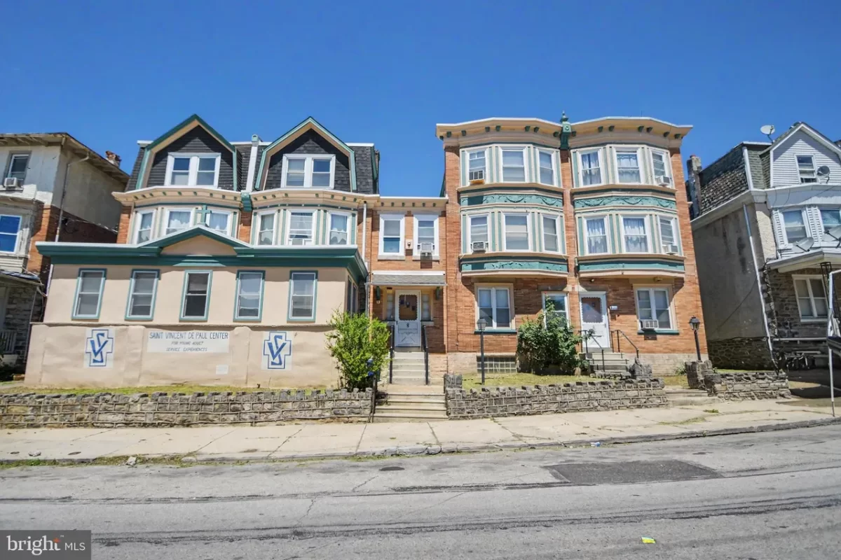 25BR Townhouse for Sale in Philadelphia, PA