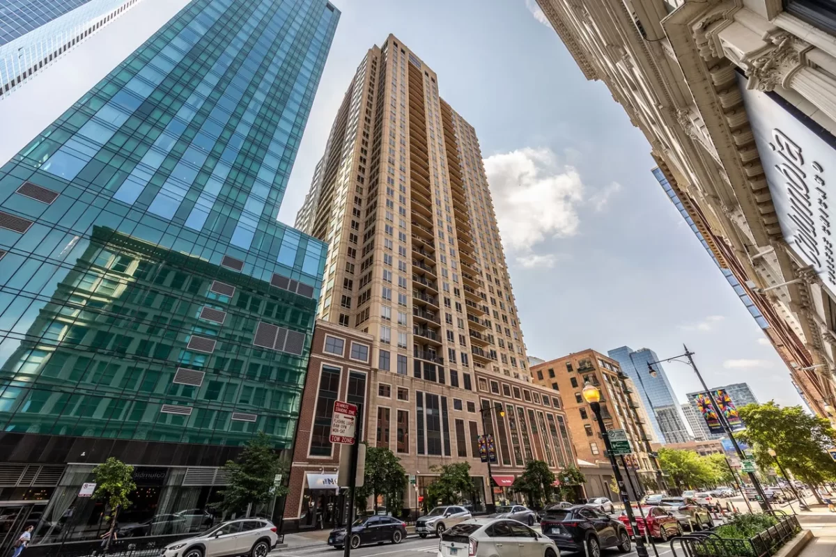 2BR Condo for Sale in Chicago, IL