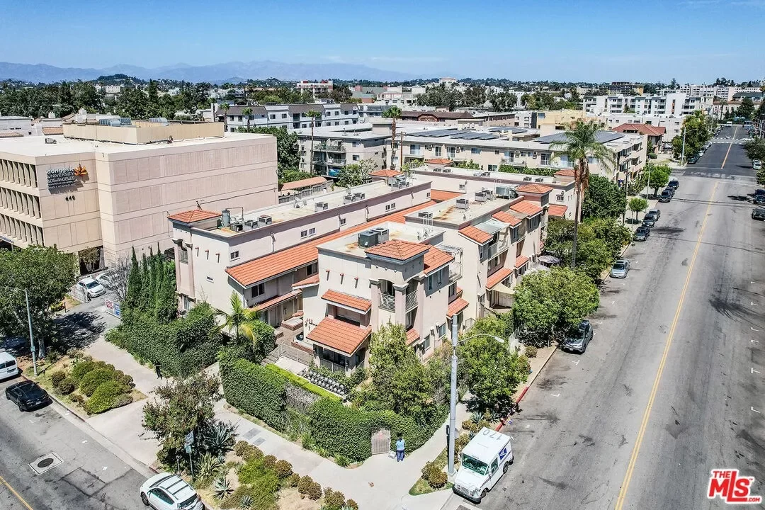 3BR Condo for Sale in Los Angeles, CA