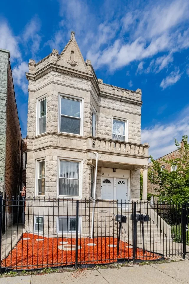 1BR Multi-Family for Sale in Chicago, IL
