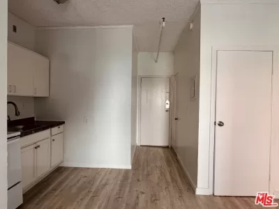 Condo for Rent in Los Angeles, CA