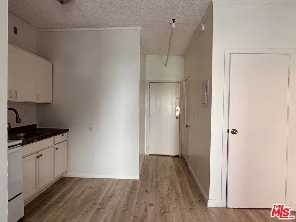 Condo for Rent in Los Angeles, CA