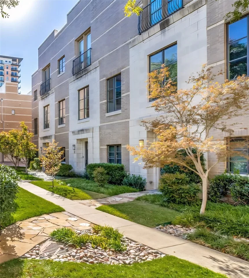 2BR Condo for Sale in Dallas, TX