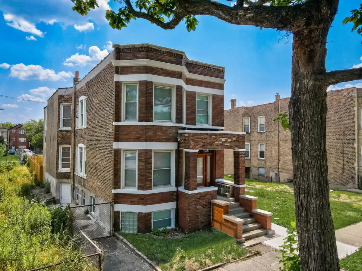 6BR Multi-Family for Sale in Chicago, IL