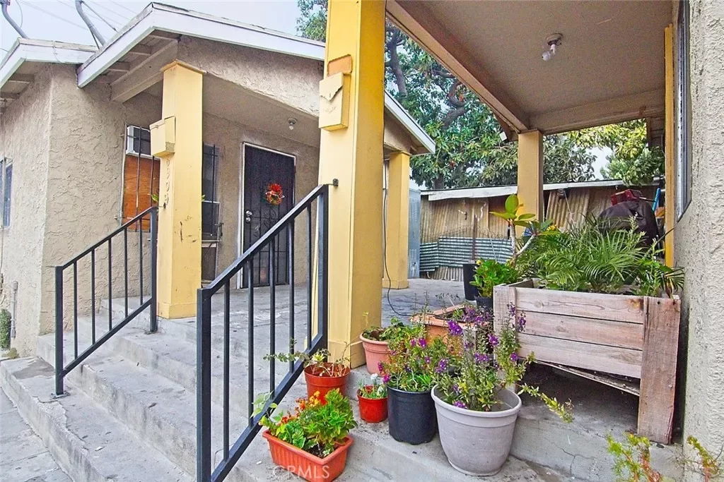 3BR Multi-Family for Sale in Los Angeles, CA