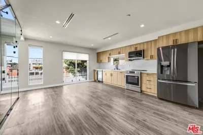 3BR Townhouse for Rent in Los Angeles, CA