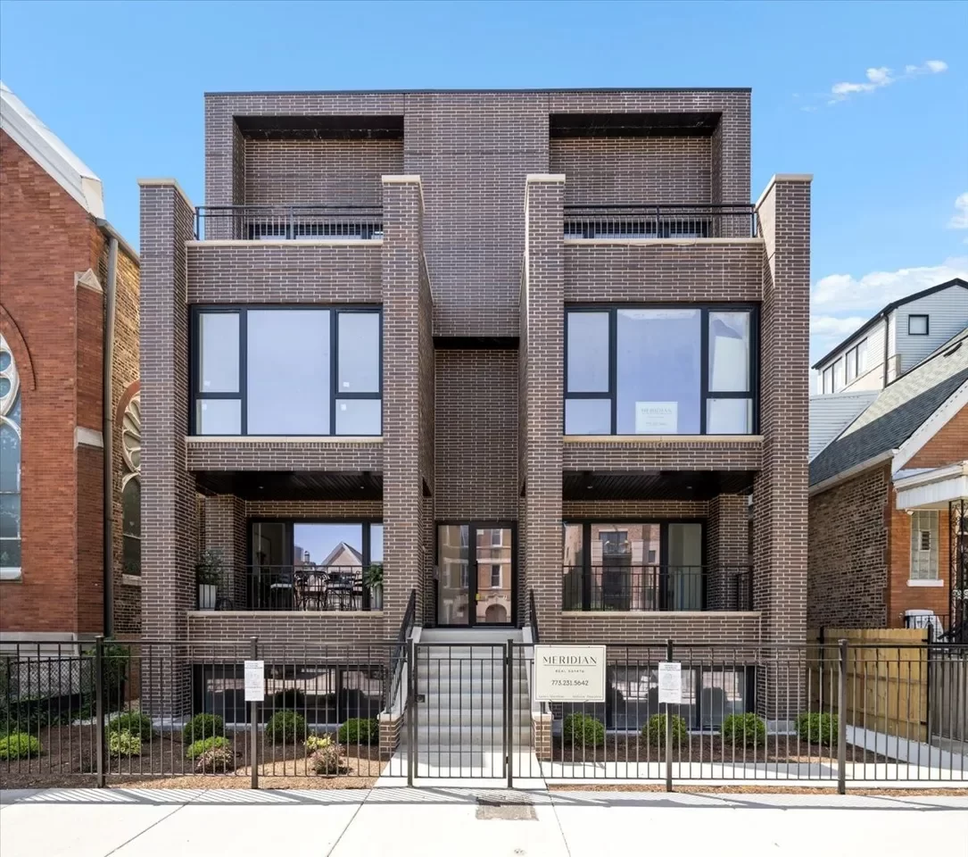 4BR Condo for Sale in Chicago, IL