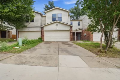 3BR Townhouse for Sale in Dallas, TX