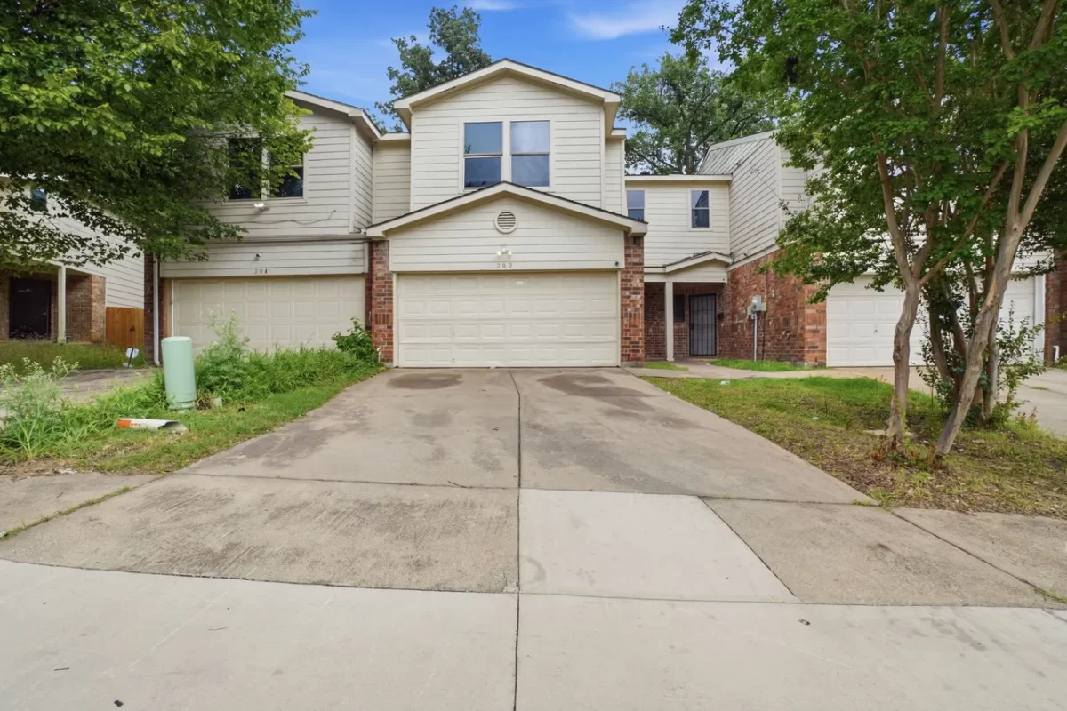 3BR Townhouse for Sale in Dallas, TX
