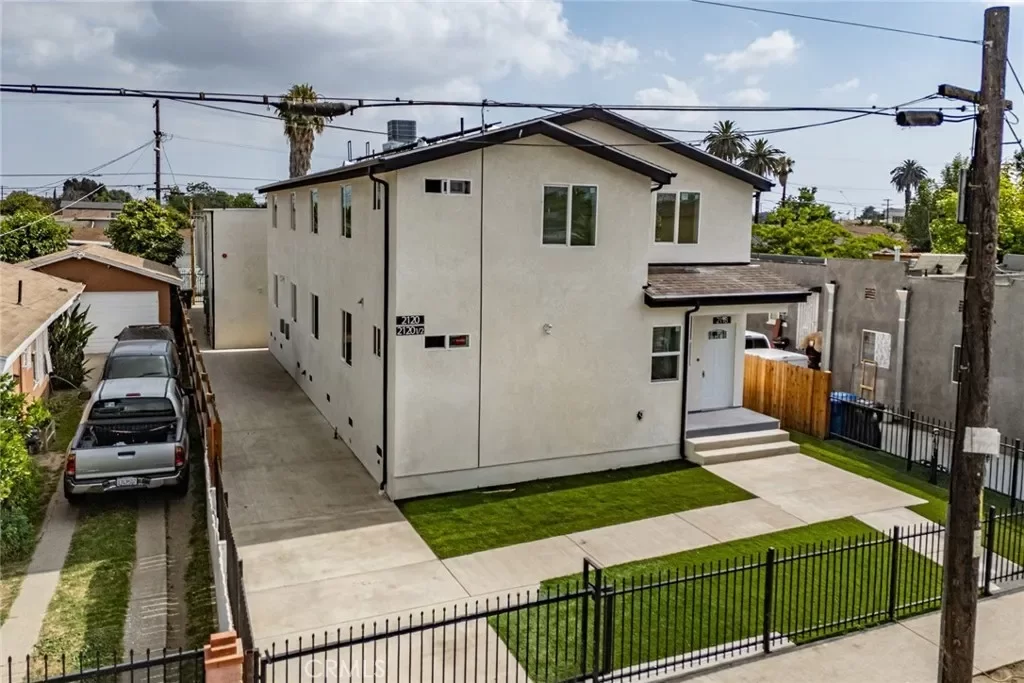 18BR House for Rent in Los Angeles, CA