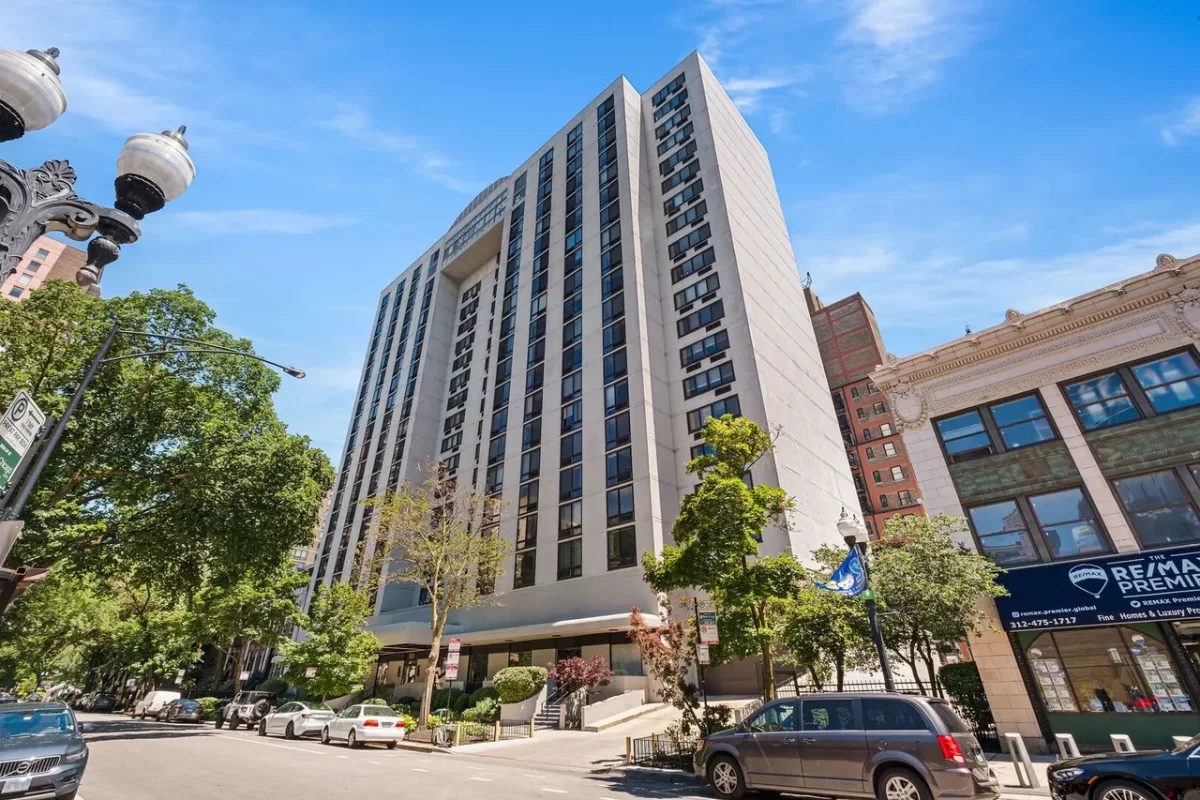 2BR Condo for Sale in Chicago, IL