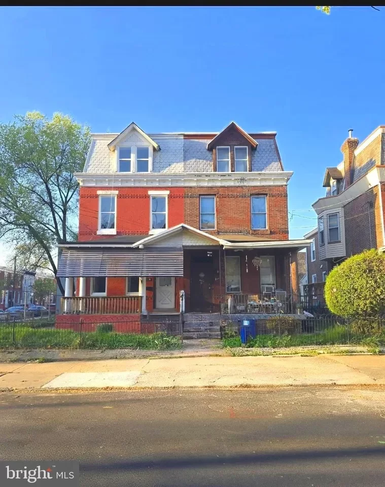 5BR Townhouse for Sale in Philadelphia, PA