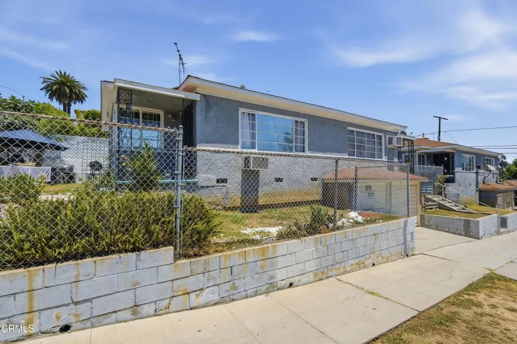 4BR Multi-Family for Sale in Los Angeles, CA